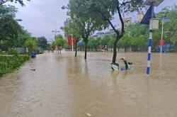 海南琼海嘉积大坝被淹 强降雨致多地受灾